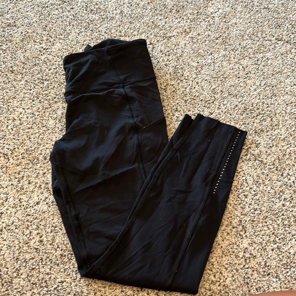 25’ Black Lululemon leggings